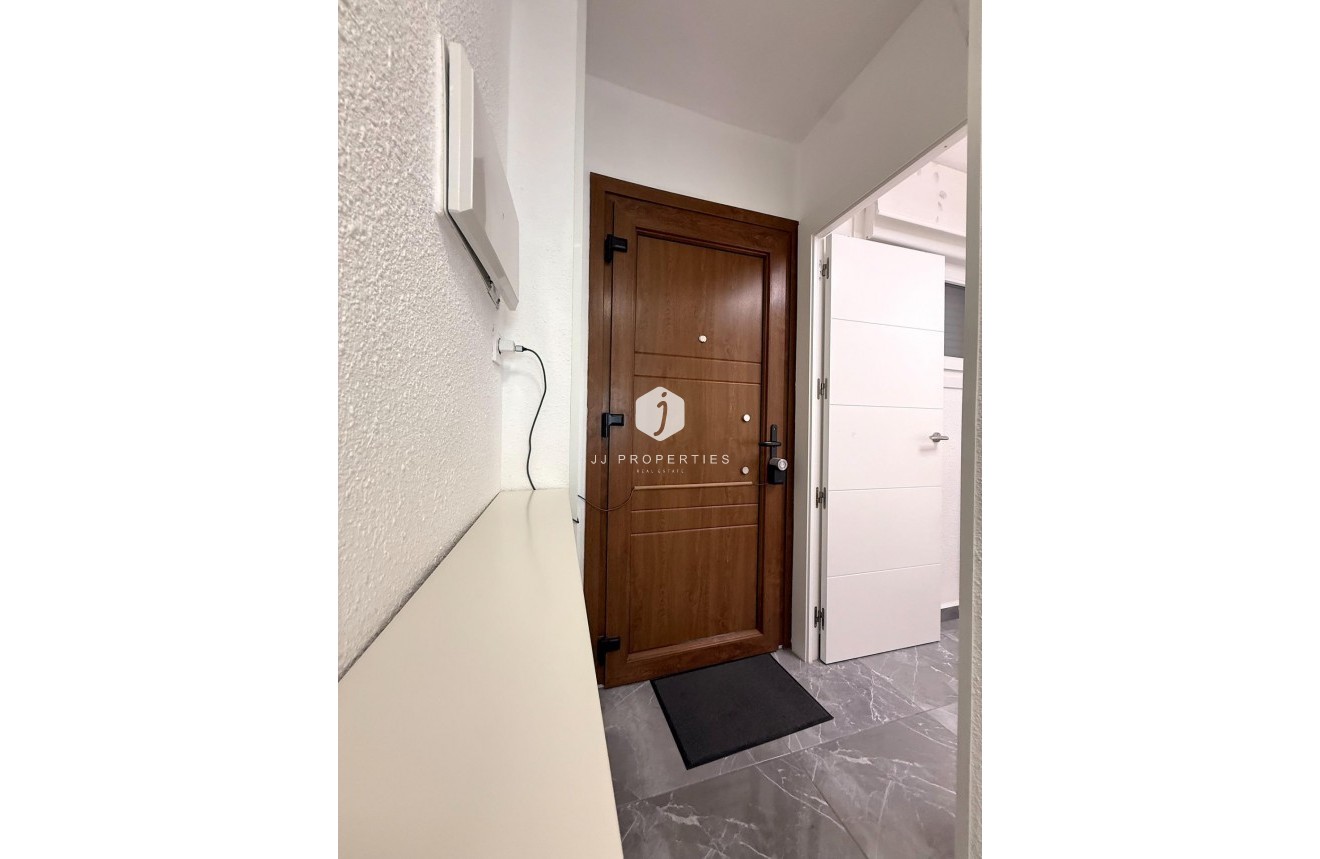 Resale - Apartment / flat -
Torrevieja - Cabo cervera