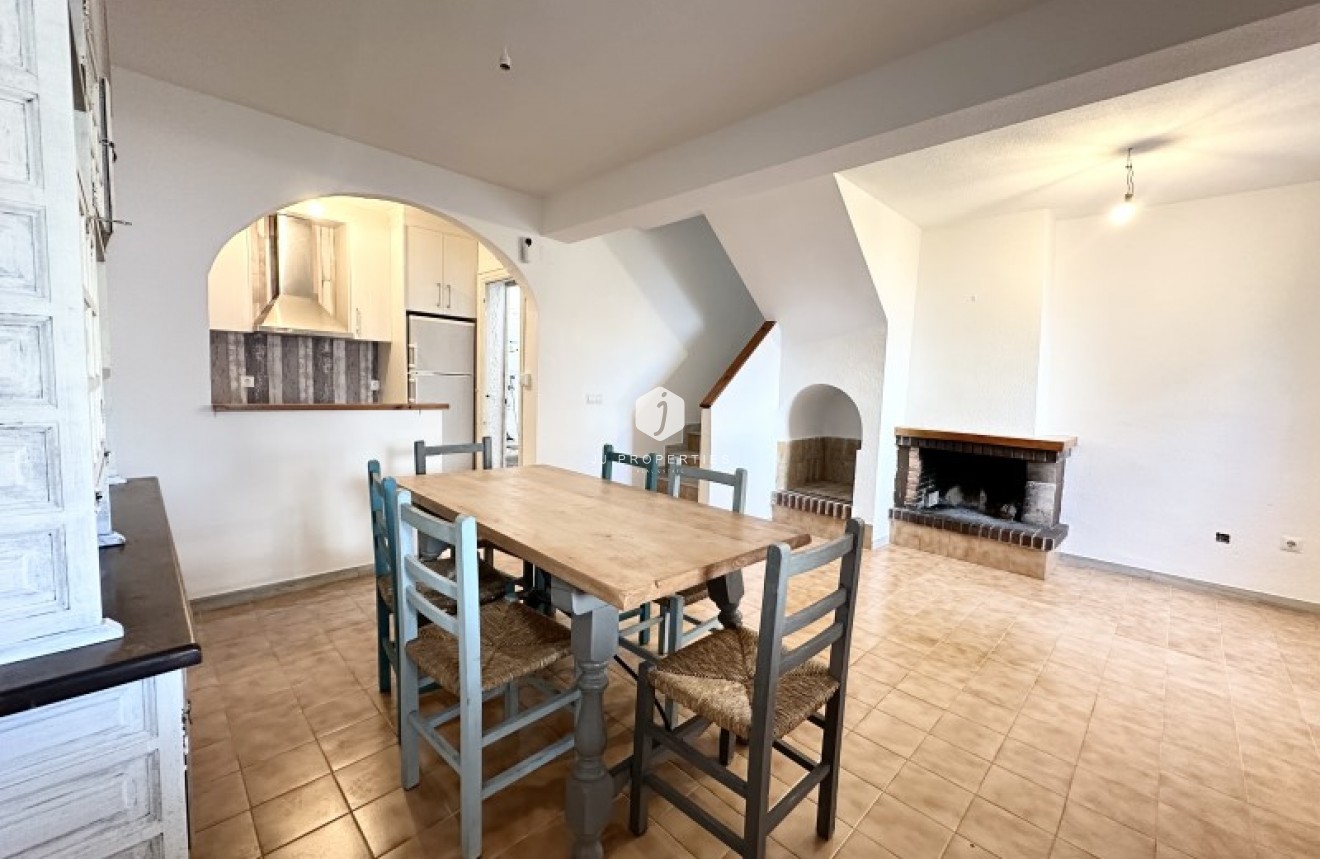 Z drugiej ręki - Szalet -
Torrevieja - Costa Blanca