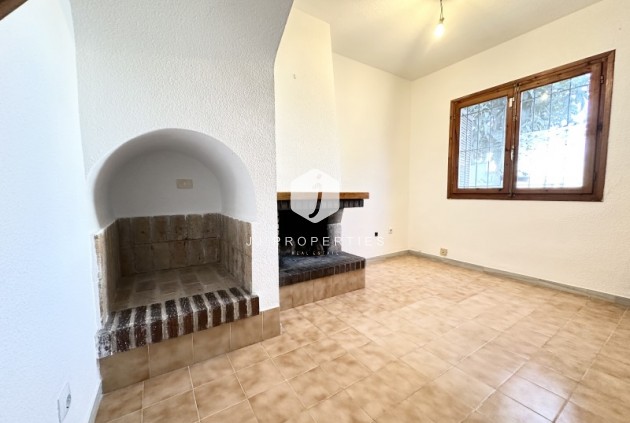 Z drugiej ręki - Szalet -
Torrevieja - Costa Blanca