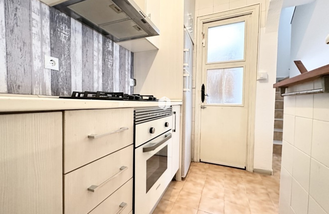 Z drugiej ręki - Szalet -
Torrevieja - Costa Blanca