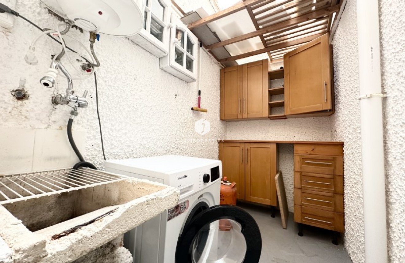 Z drugiej ręki - Szalet -
Torrevieja - Costa Blanca