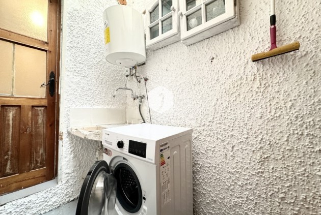 Z drugiej ręki - Szalet -
Torrevieja - Costa Blanca