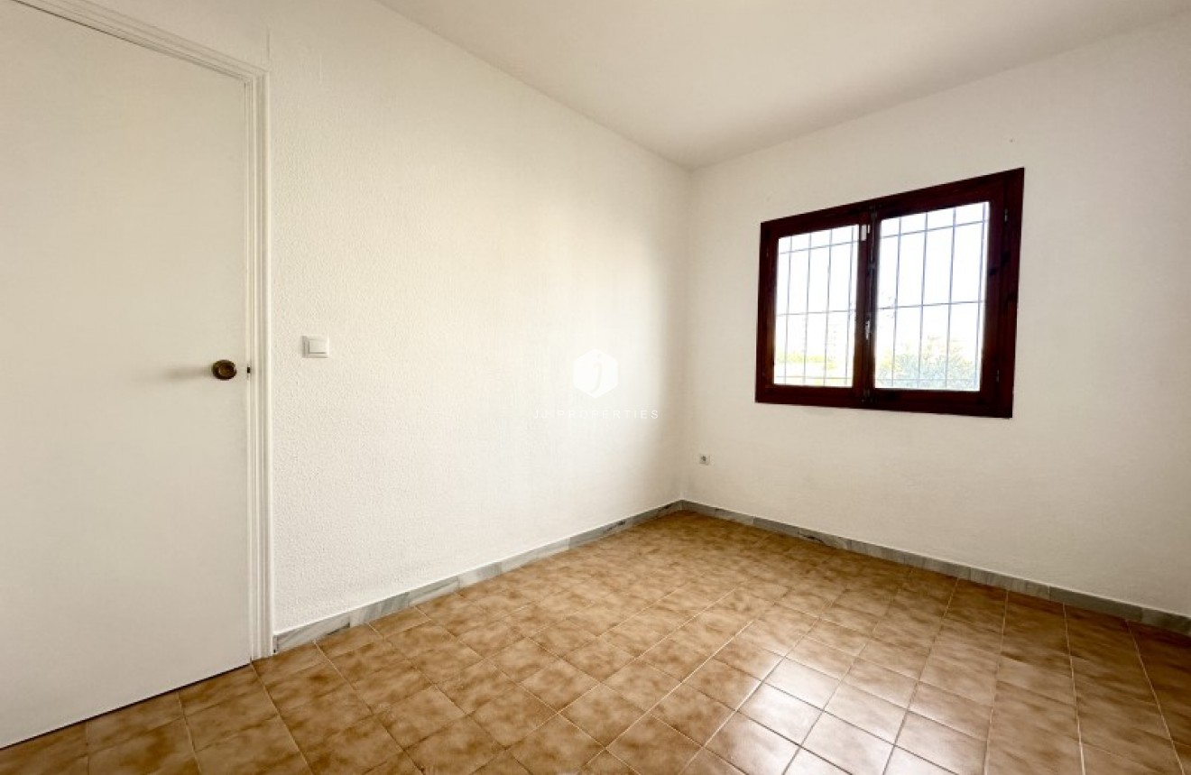 Z drugiej ręki - Szalet -
Torrevieja - Costa Blanca