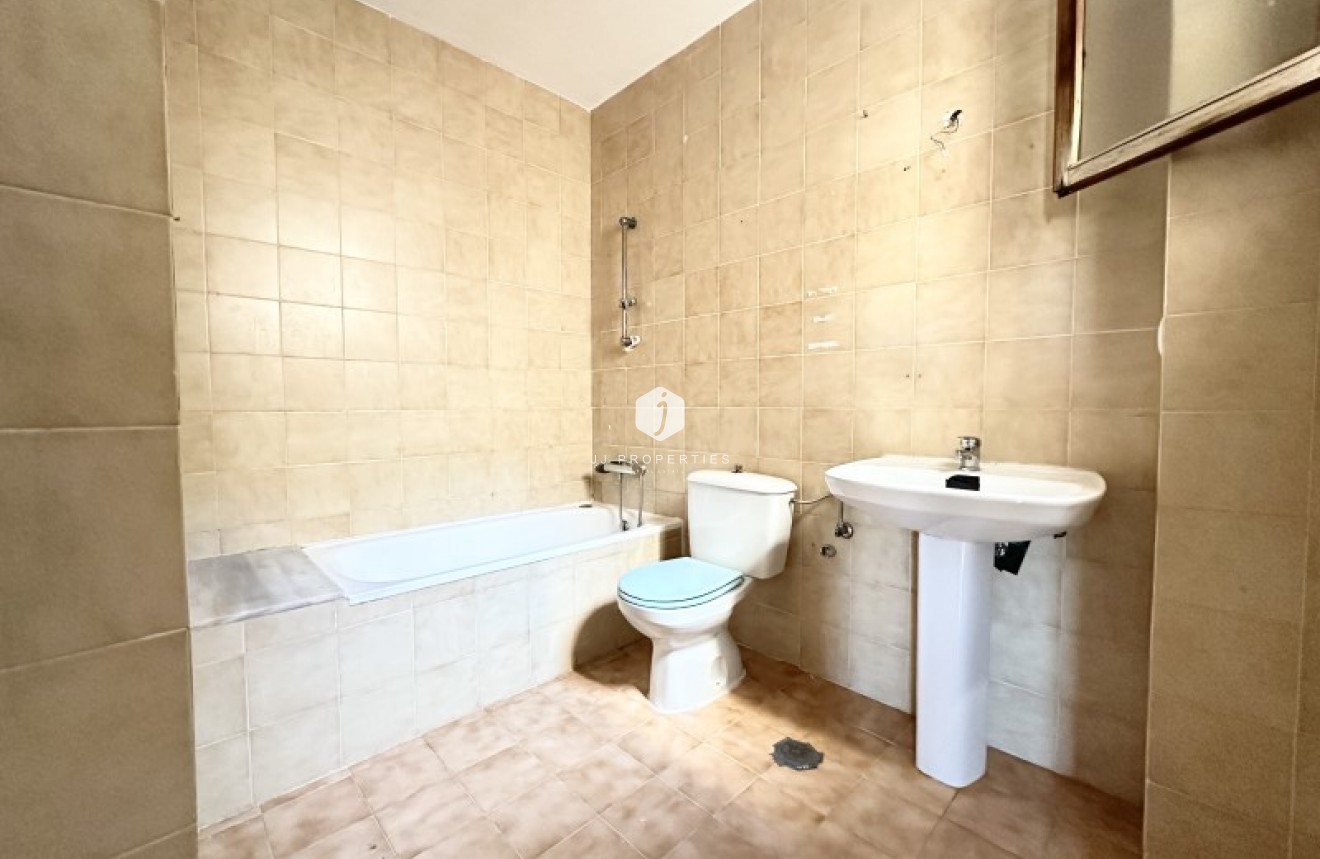 Z drugiej ręki - Szalet -
Torrevieja - Costa Blanca