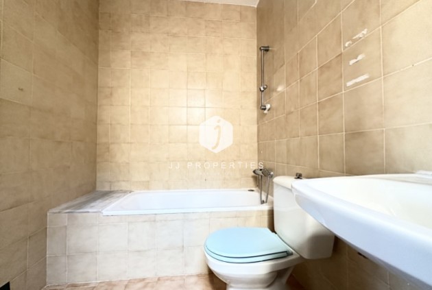 Z drugiej ręki - Szalet -
Torrevieja - Costa Blanca