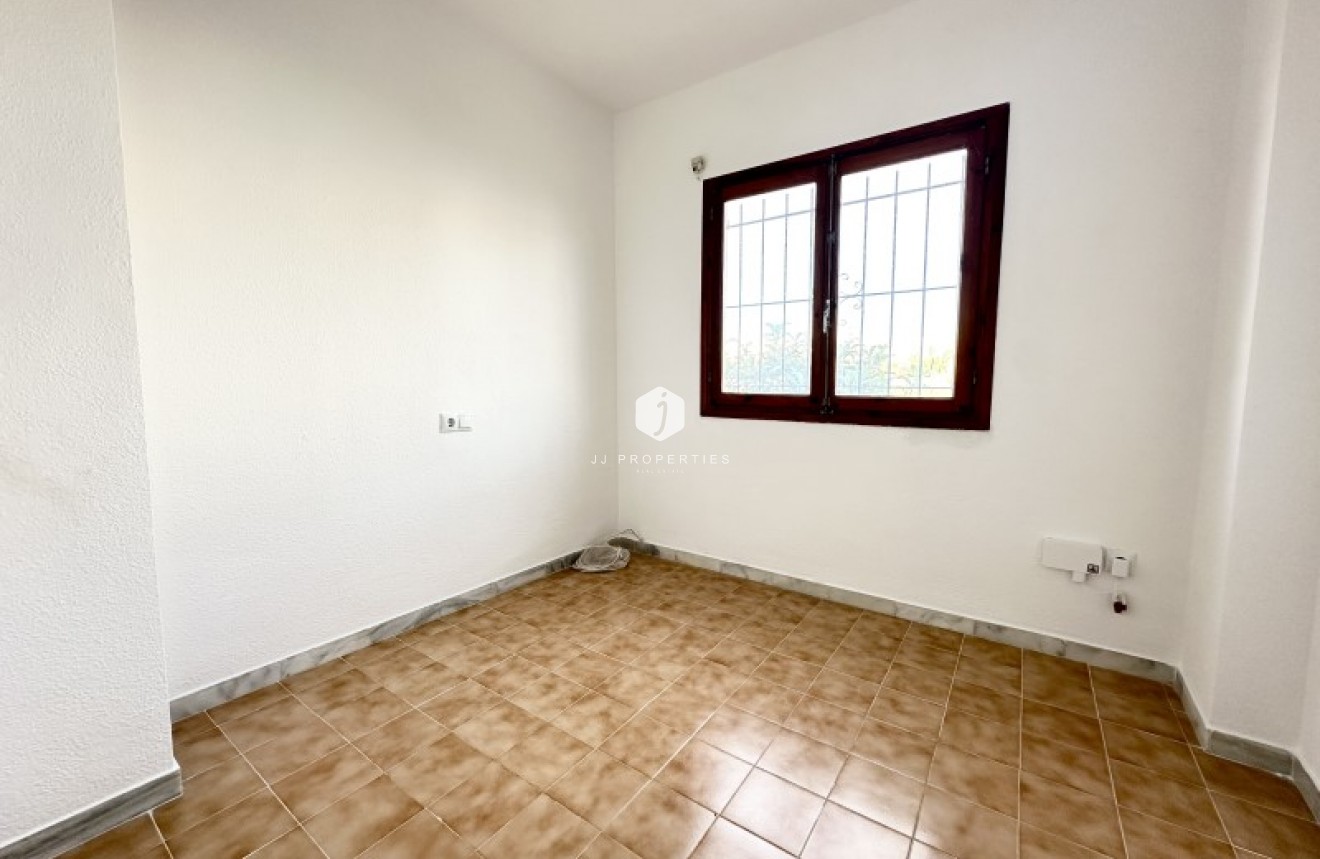 Z drugiej ręki - Szalet -
Torrevieja - Costa Blanca