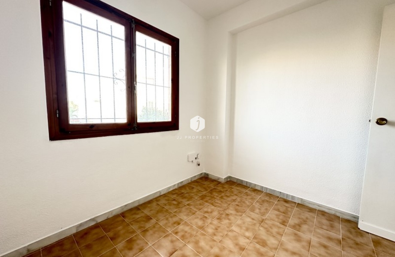 Z drugiej ręki - Szalet -
Torrevieja - Costa Blanca