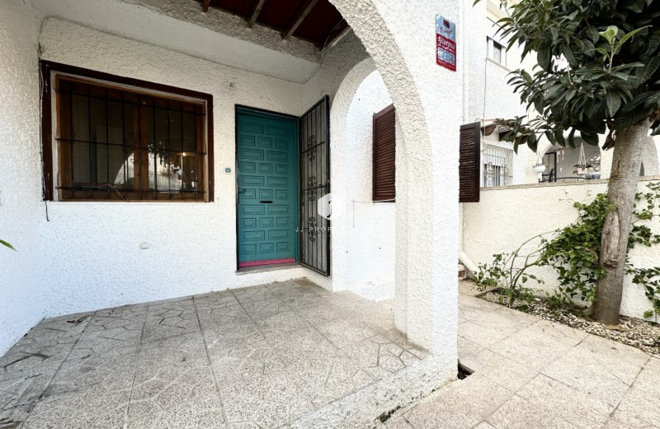 Z drugiej ręki - Szalet -
Torrevieja - Costa Blanca