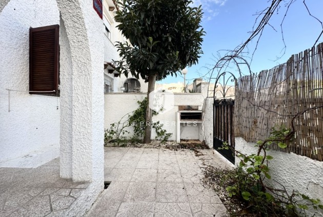 Z drugiej ręki - Szalet -
Torrevieja - Costa Blanca