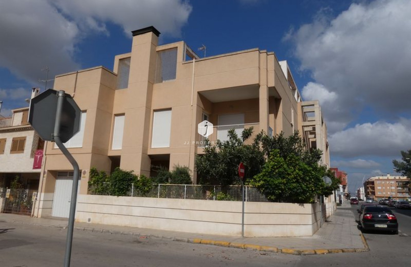 Aus zweiter Hand - Villa -
Almoradí - Inland