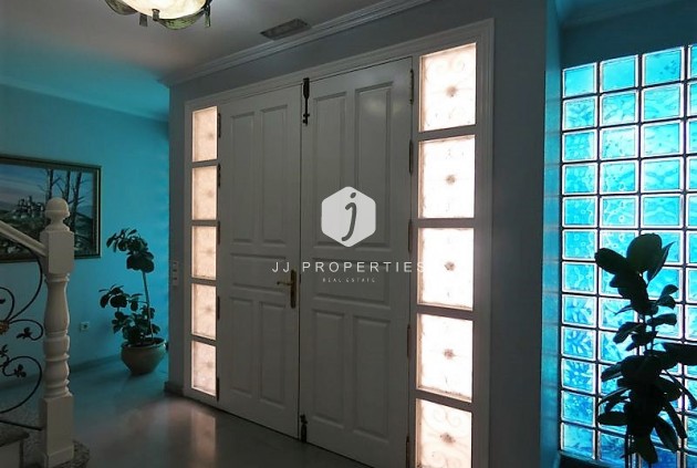 Aus zweiter Hand - Villa -
Almoradí - Inland