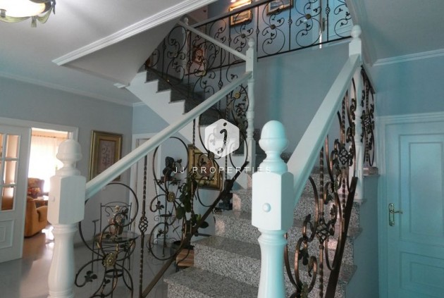 Aus zweiter Hand - Villa -
Almoradí - Inland