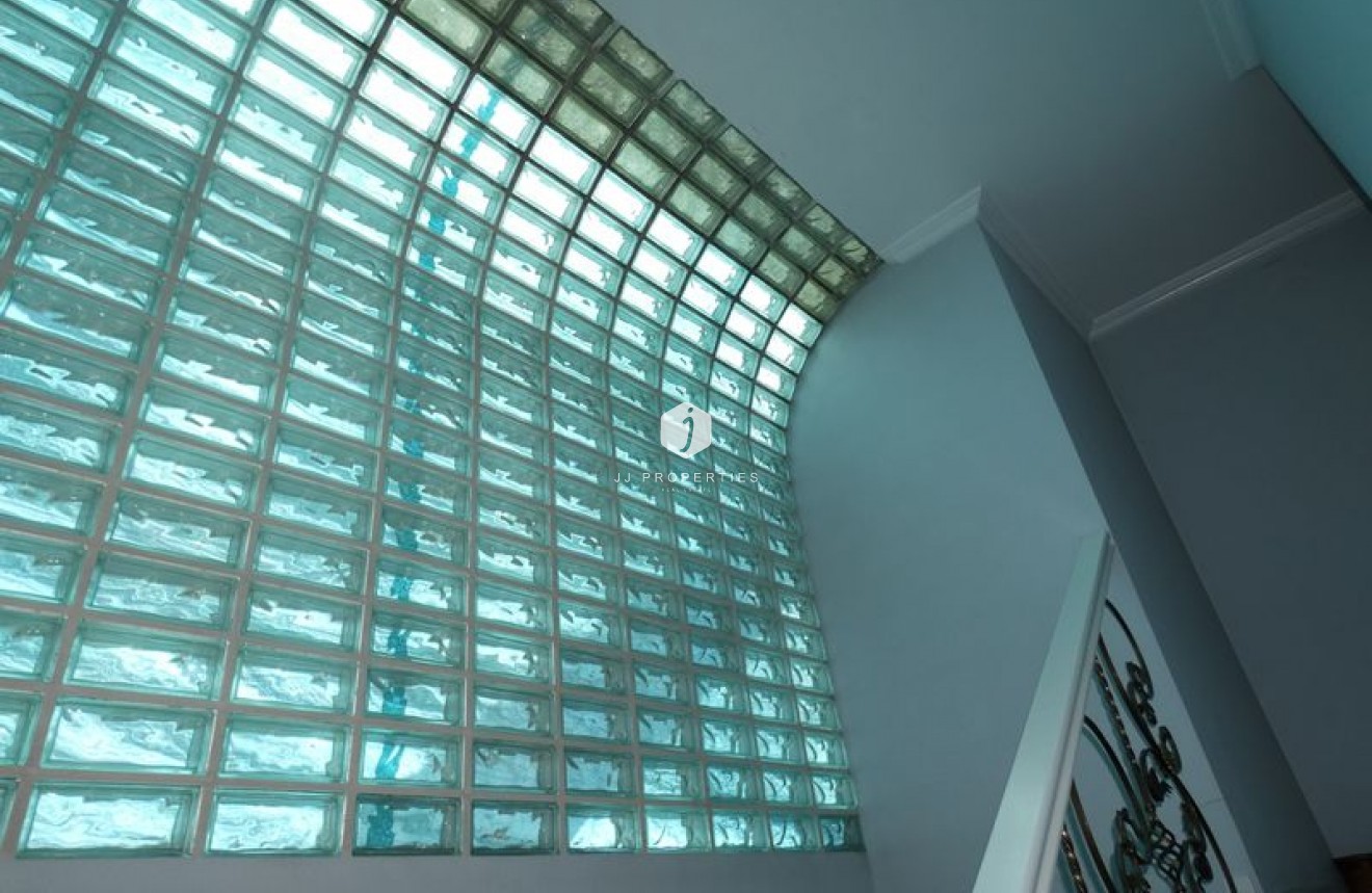 Aus zweiter Hand - Villa -
Almoradí - Inland