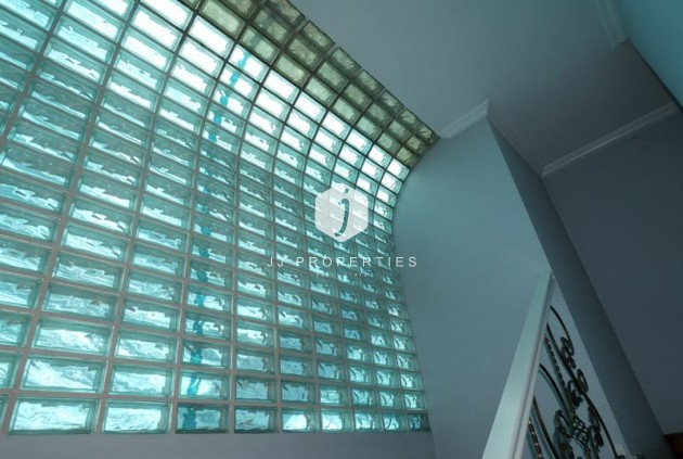 Aus zweiter Hand - Villa -
Almoradí - Inland