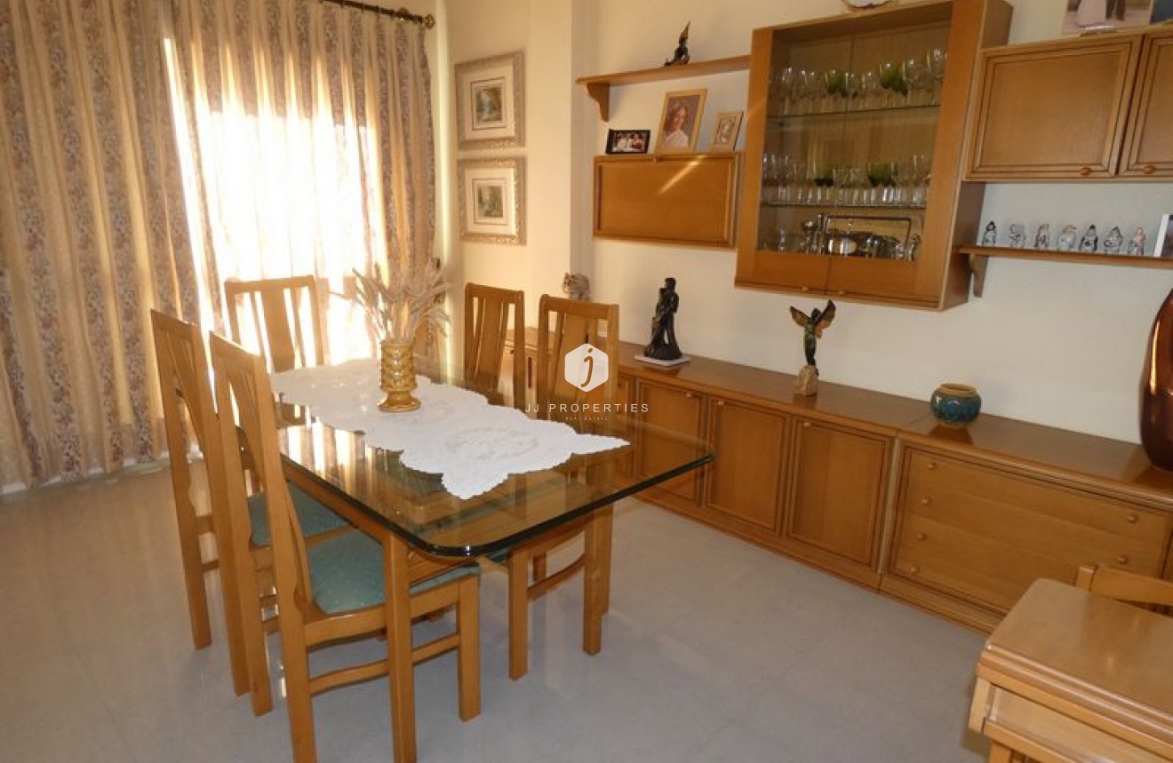 Aus zweiter Hand - Villa -
Almoradí - Inland