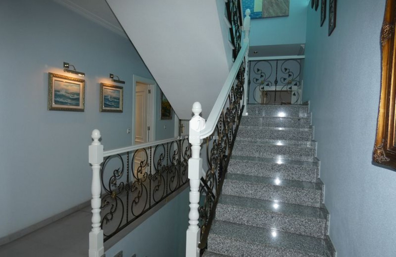 Aus zweiter Hand - Villa -
Almoradí - Inland