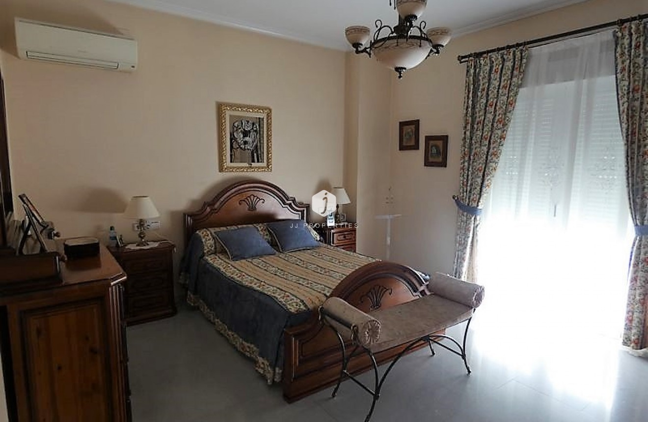 Aus zweiter Hand - Villa -
Almoradí - Inland