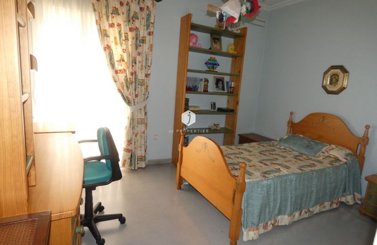 Aus zweiter Hand - Villa -
Almoradí - Inland