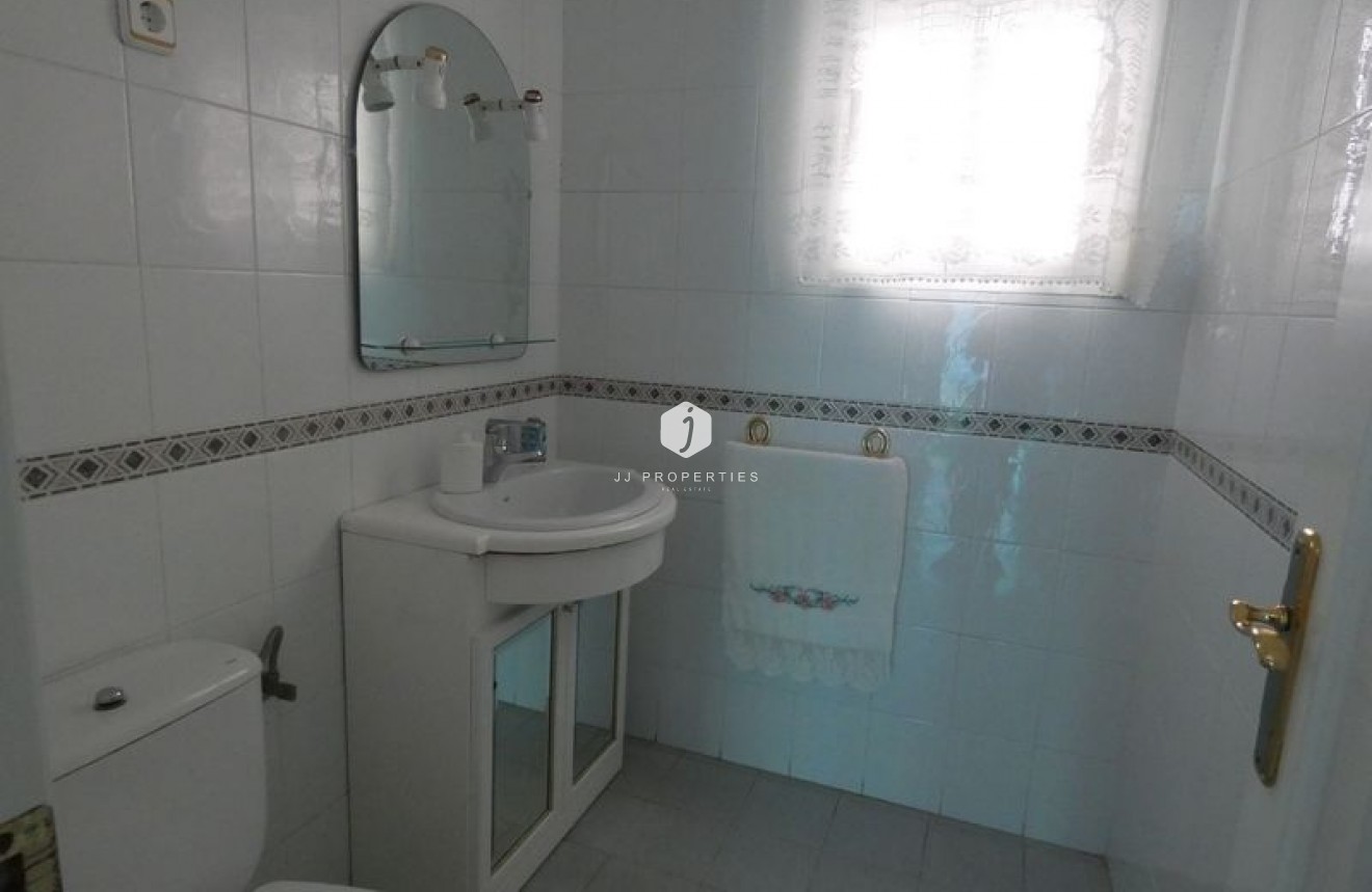 Aus zweiter Hand - Villa -
Almoradí - Inland