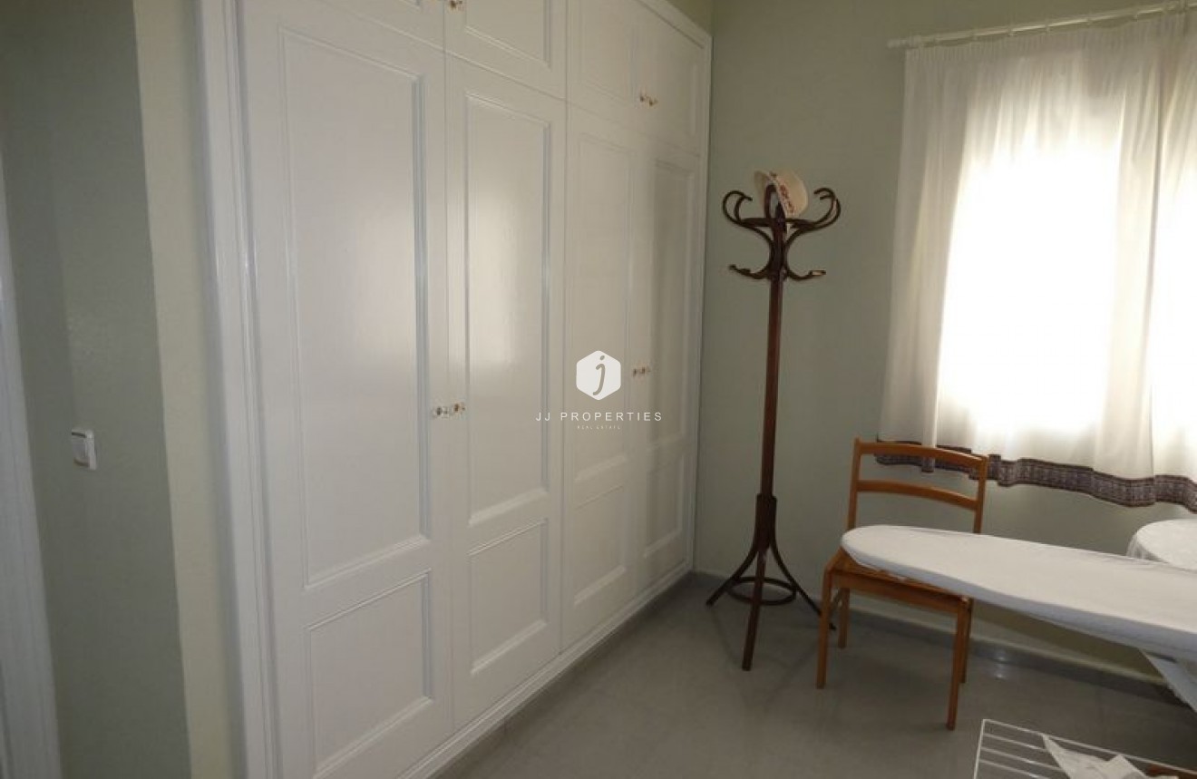 Aus zweiter Hand - Villa -
Almoradí - Inland