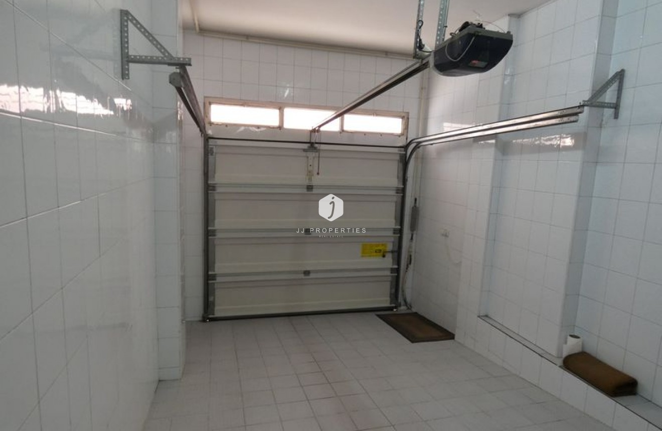 Aus zweiter Hand - Villa -
Almoradí - Inland