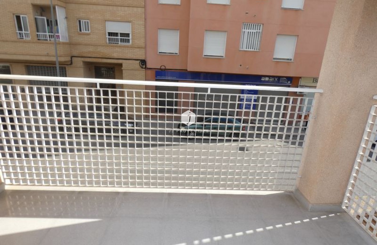 Aus zweiter Hand - Villa -
Almoradí - Inland