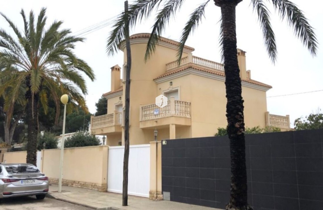Resale - Villa -
Cabo Roig - Costa Blanca