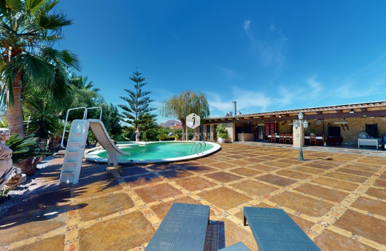 Resale - Villa -
Almoradí - Inland