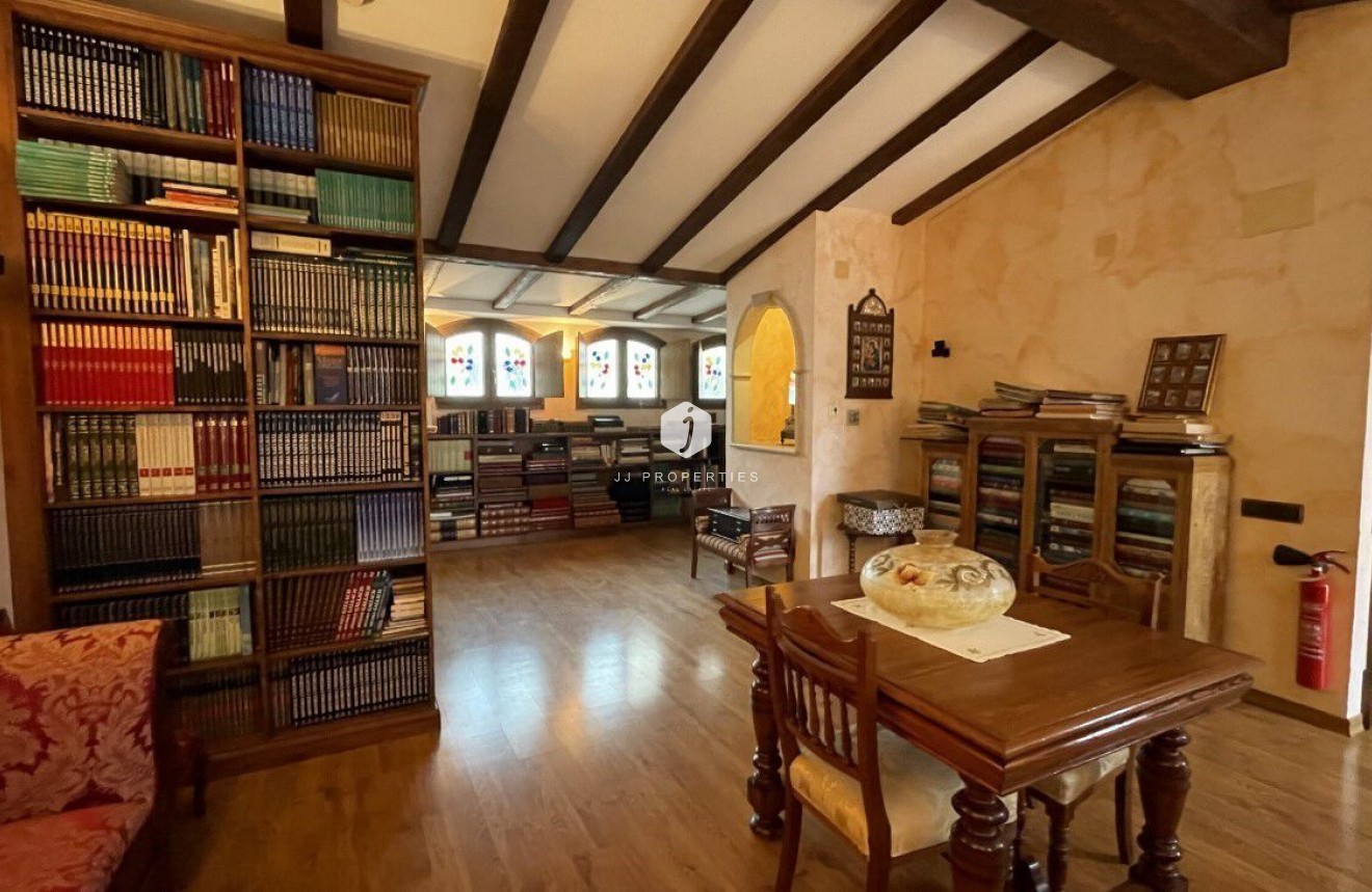 Resale - Chalet -
Torrevieja - Costa Blanca