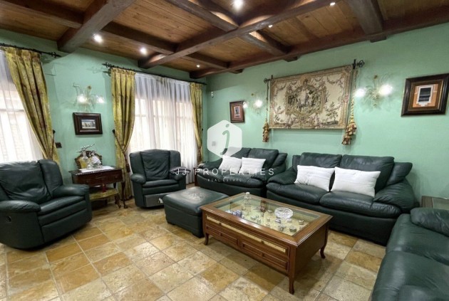 Resale - Chalet -
Torrevieja - Costa Blanca