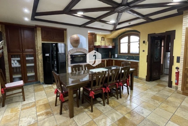 Resale - Chalet -
Torrevieja - Costa Blanca