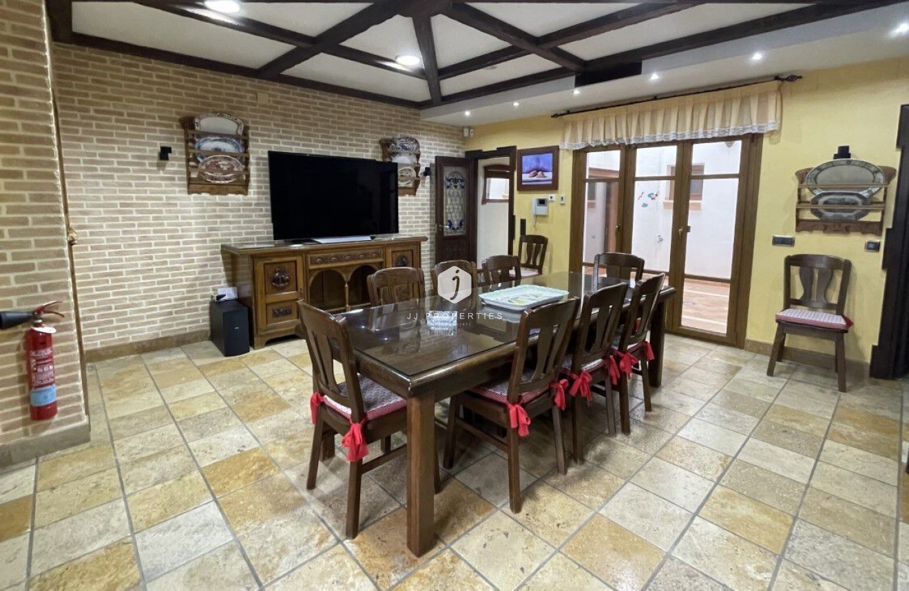 Resale - Chalet -
Torrevieja - Costa Blanca