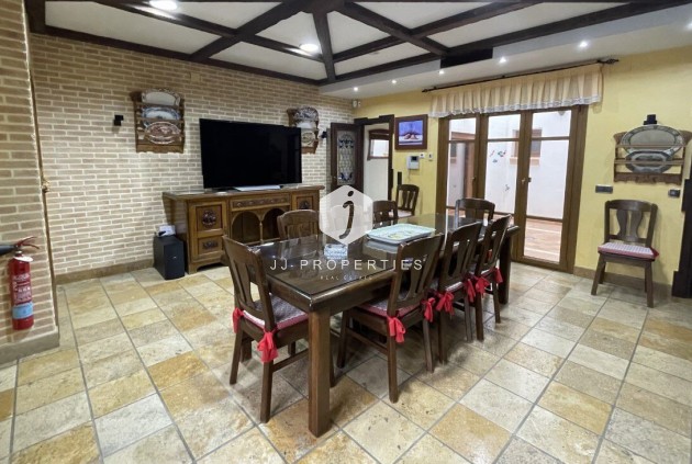 Resale - Chalet -
Torrevieja - Costa Blanca