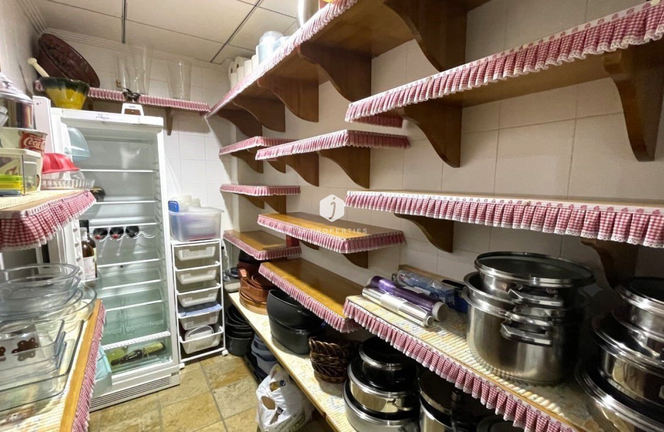 Resale - Chalet -
Torrevieja - Costa Blanca