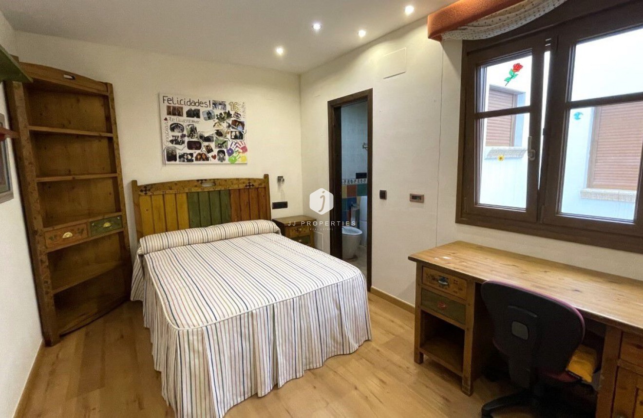 Resale - Chalet -
Torrevieja - Costa Blanca