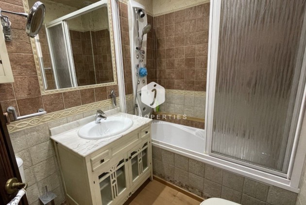 Resale - Chalet -
Torrevieja - Costa Blanca