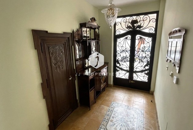 Resale - Chalet -
Torrevieja - Costa Blanca