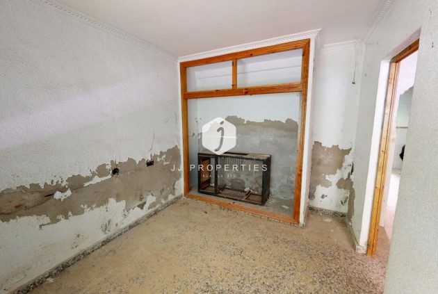 Z drugiej ręki - Szalet -
Albatera - Inland