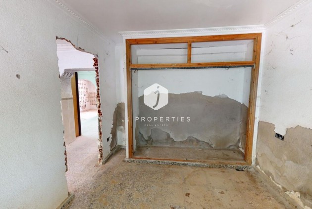 Z drugiej ręki - Szalet -
Albatera - Inland