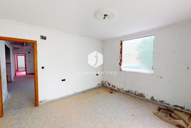 Z drugiej ręki - Szalet -
Albatera - Inland