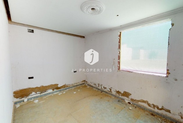 Z drugiej ręki - Szalet -
Albatera - Inland