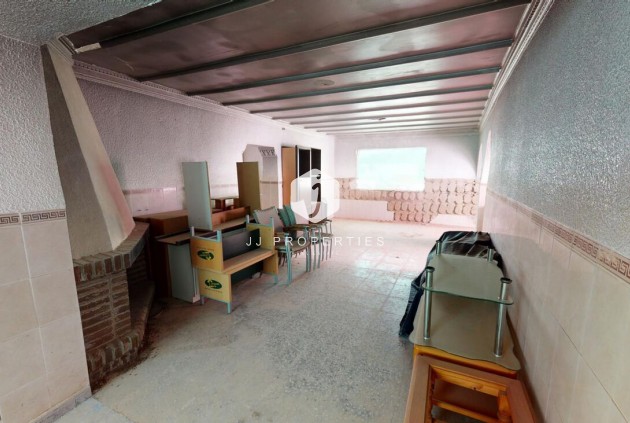 Z drugiej ręki - Szalet -
Albatera - Inland