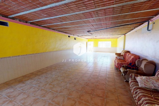 Z drugiej ręki - Szalet -
Albatera - Inland