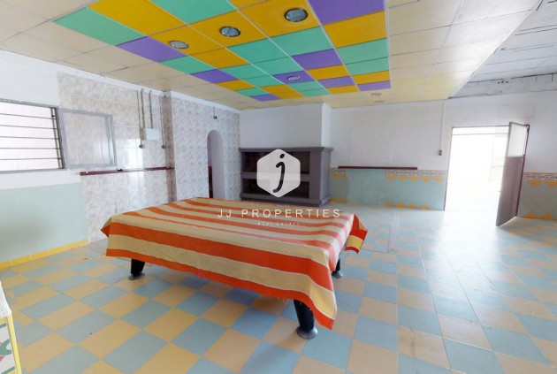 Z drugiej ręki - Szalet -
Albatera - Inland