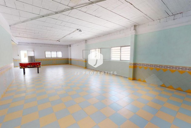 Z drugiej ręki - Szalet -
Albatera - Inland