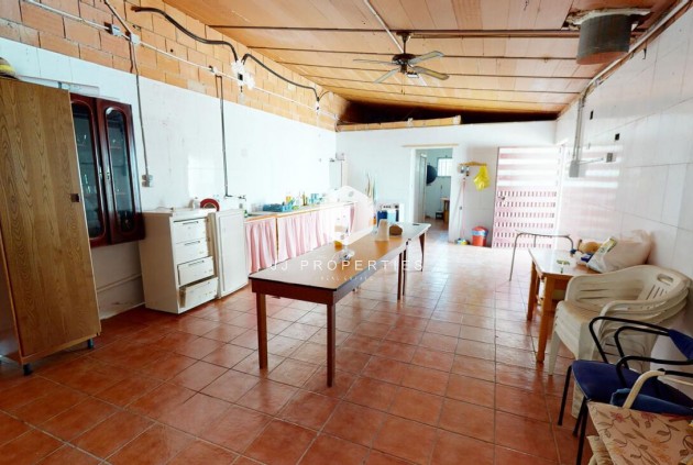 Z drugiej ręki - Szalet -
Albatera - Inland