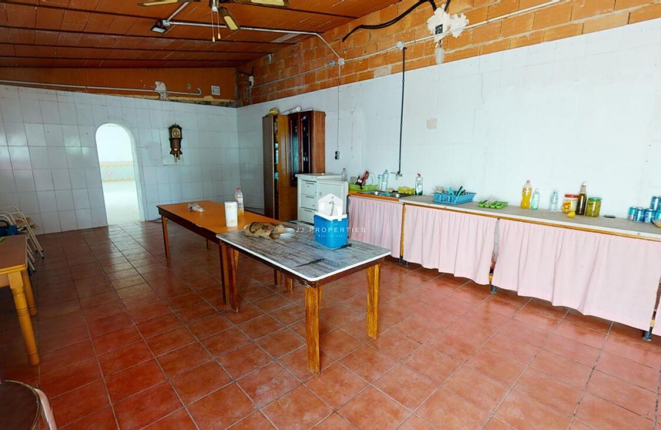 Z drugiej ręki - Szalet -
Albatera - Inland