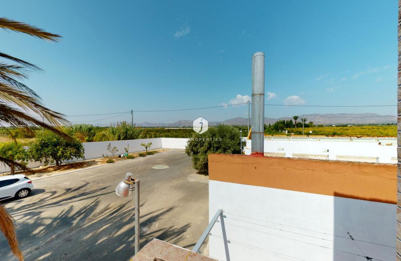 Z drugiej ręki - Szalet -
Albatera - Inland