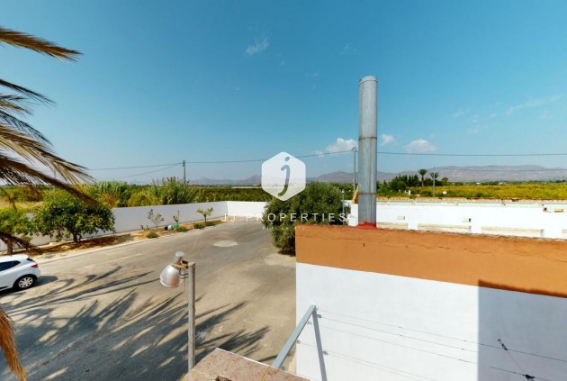 Z drugiej ręki - Szalet -
Albatera - Inland