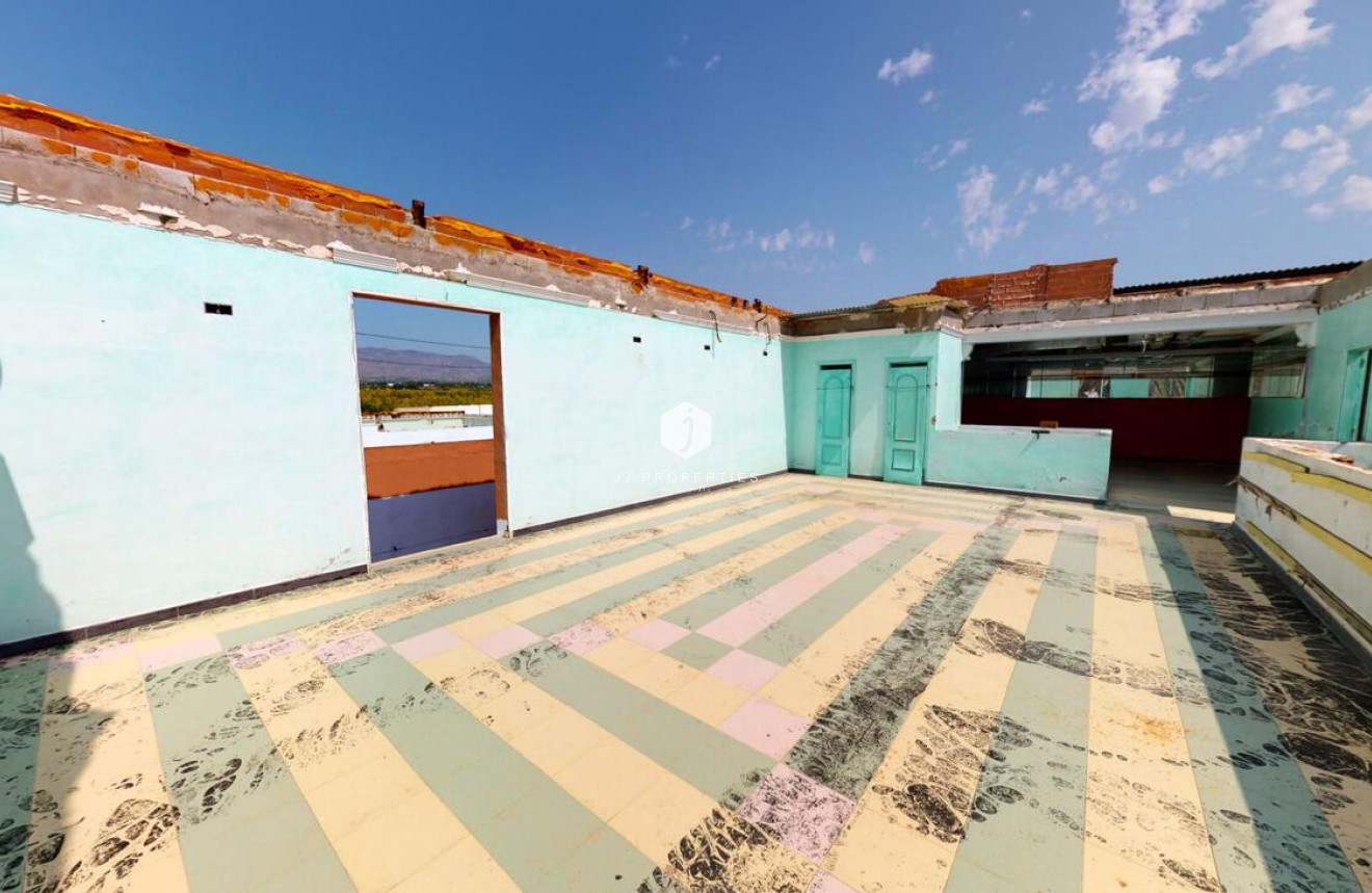 Z drugiej ręki - Szalet -
Albatera - Inland